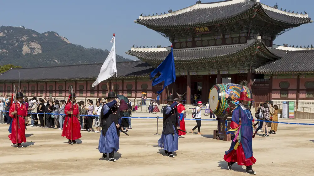 Zeremonie zur Öffnung der Tore beim Gyeongbokgung