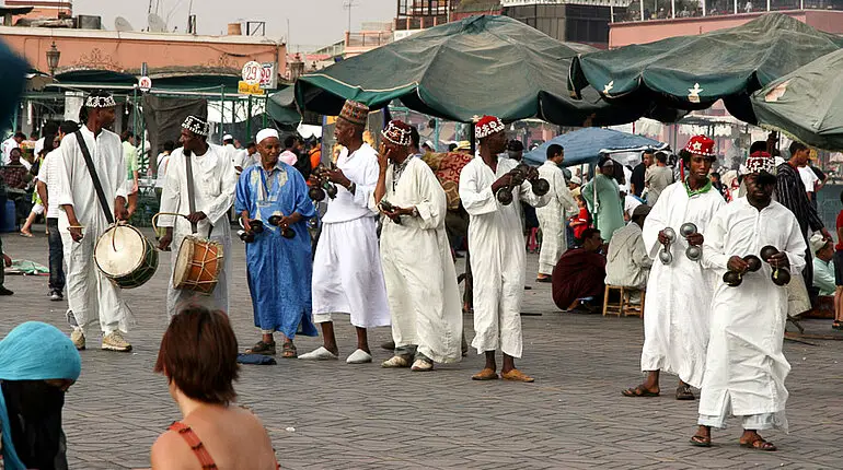 Folklore auf dem Djemaa el Fna in Marrakesch