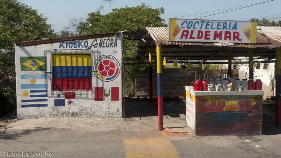 Ein Kiosk bei Santa Marta in Kolumbien.