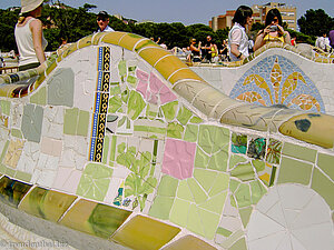 Mosaiken auf der Schlangenbank Park Güell
