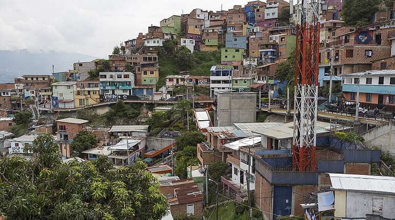 Aussicht über die bunte Favela der Comuna 13.