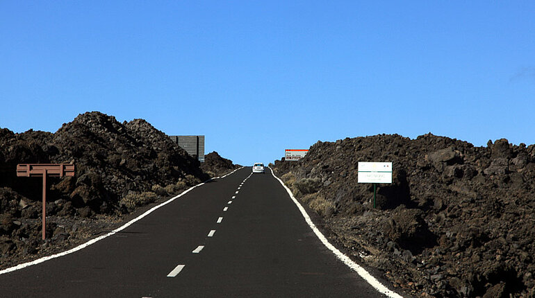 Straße im Nationalpark El Teide