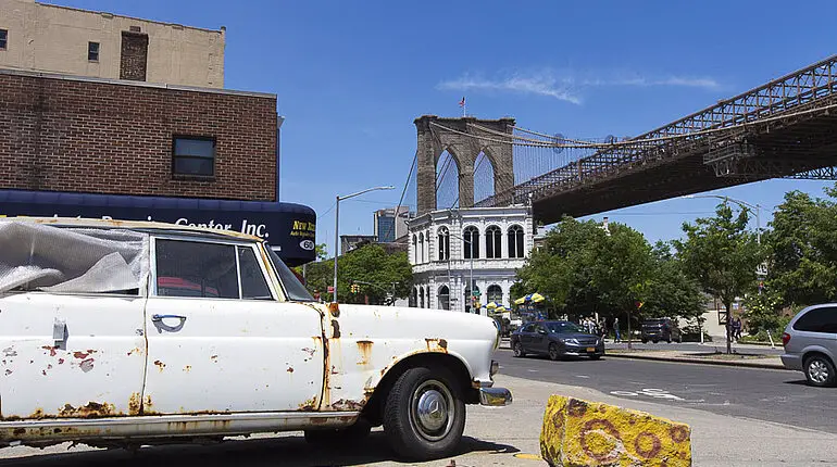 Blick auf die Brooklyn Bridge von den Brooklyn Heights