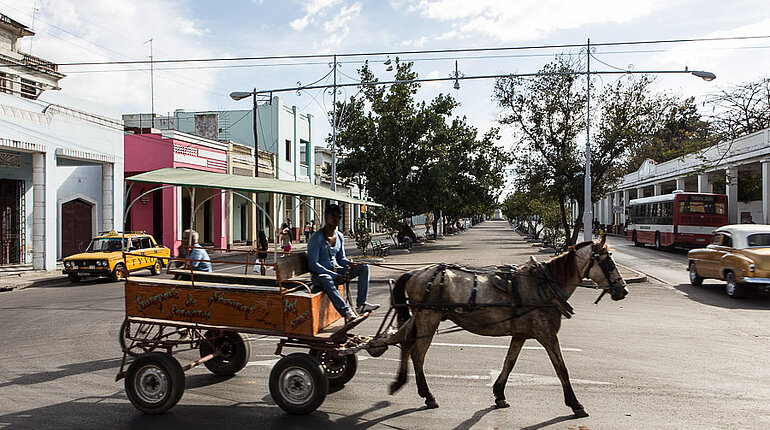 Pferdekutsche am Paseo del Prado von Cienfuegos
