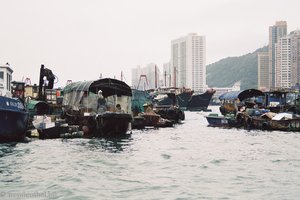 Bootleute im Taifunschutzhafen von Hongkong