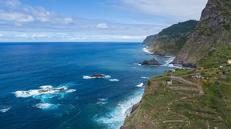 Ausblick zur Küste bei Ponta Delgada