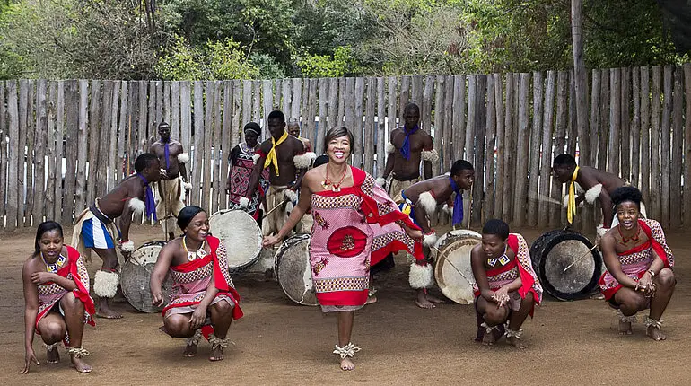 traditioneller Tanz im Cultural Village von Swasiland