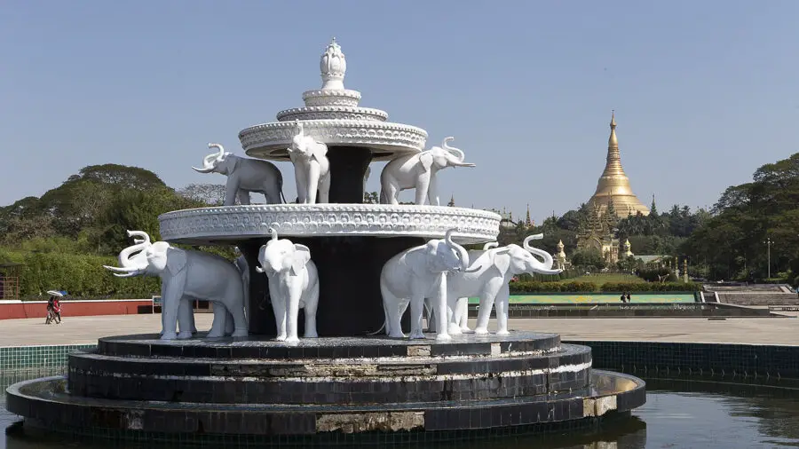 Brunnen der weißen Elefanten in Yangon