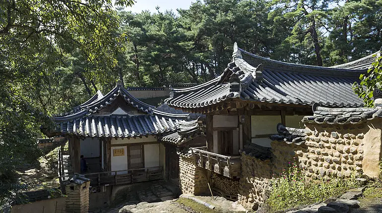 Traditioneller Gyeomam-Pavillon